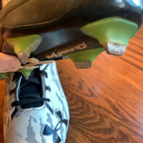 UNDER Armour white and black Deception cleats - Picture 7 of 11